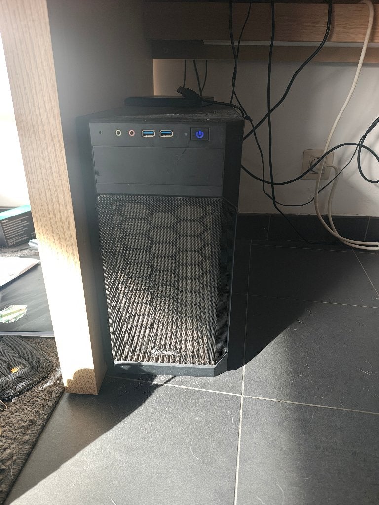 Desktop-F4AE7A; vaste computer + Samsung beeldscherm, Ophalen, Met monitor, Custom Build, Zo goed als nieuw