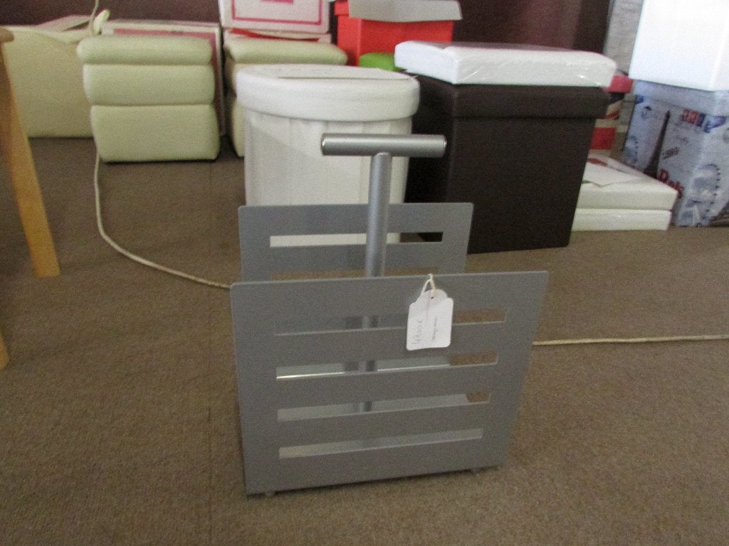 Nieuw krantenbak 47 euro., Maison & Meubles, Accessoires pour la Maison | Porte-journaux & Porte-revues, Corbeille à journaux