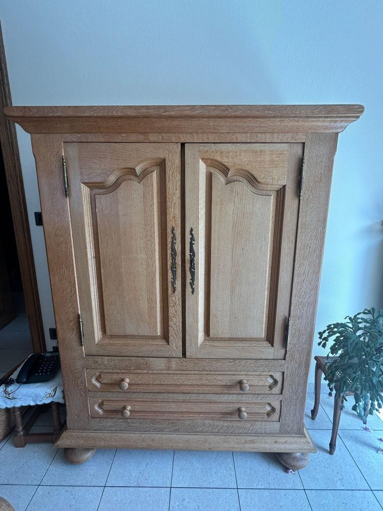 Grote houten kast, Enlèvement