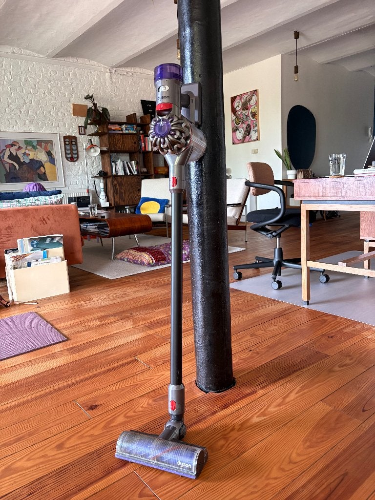 Dyson V8 Total Clean – steelstofzuiger + accessoireset, Ophalen, Draadloos, Gebruikt, Dyson