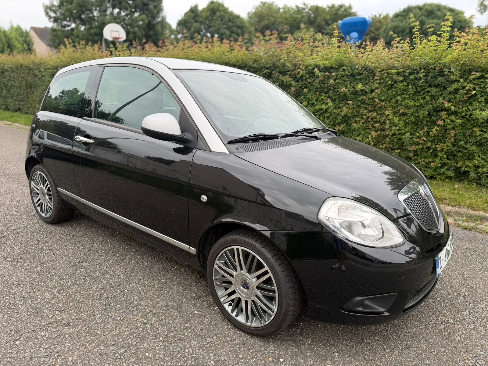Lancia Ypsilon 1.3 Benzine heel proper !!, Auto's, Lancia, Voorwielaandrijving, Stof, Zwart, Zwart