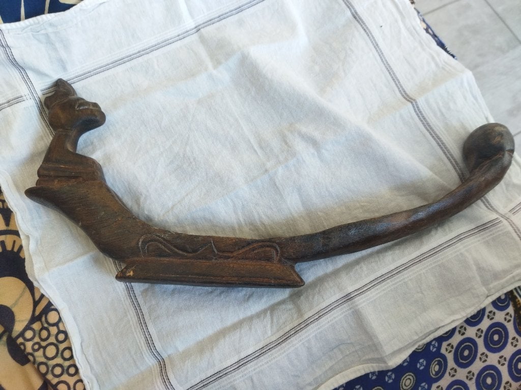 Afrikaans houten beeldje, Antiek en Kunst, Kunst | Beelden en Houtsnijwerken, Overige onderwerpen, Ophalen of Verzenden, Handgemaakt