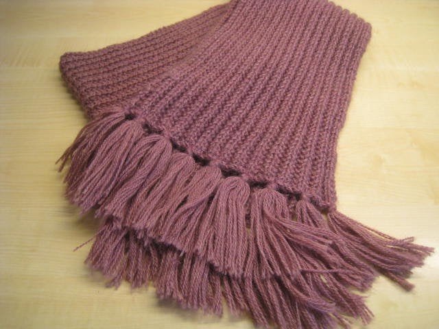 Écharpe en maille, violette, 164x18cm, à franges, douce, neu, Enlèvement, Écharpe