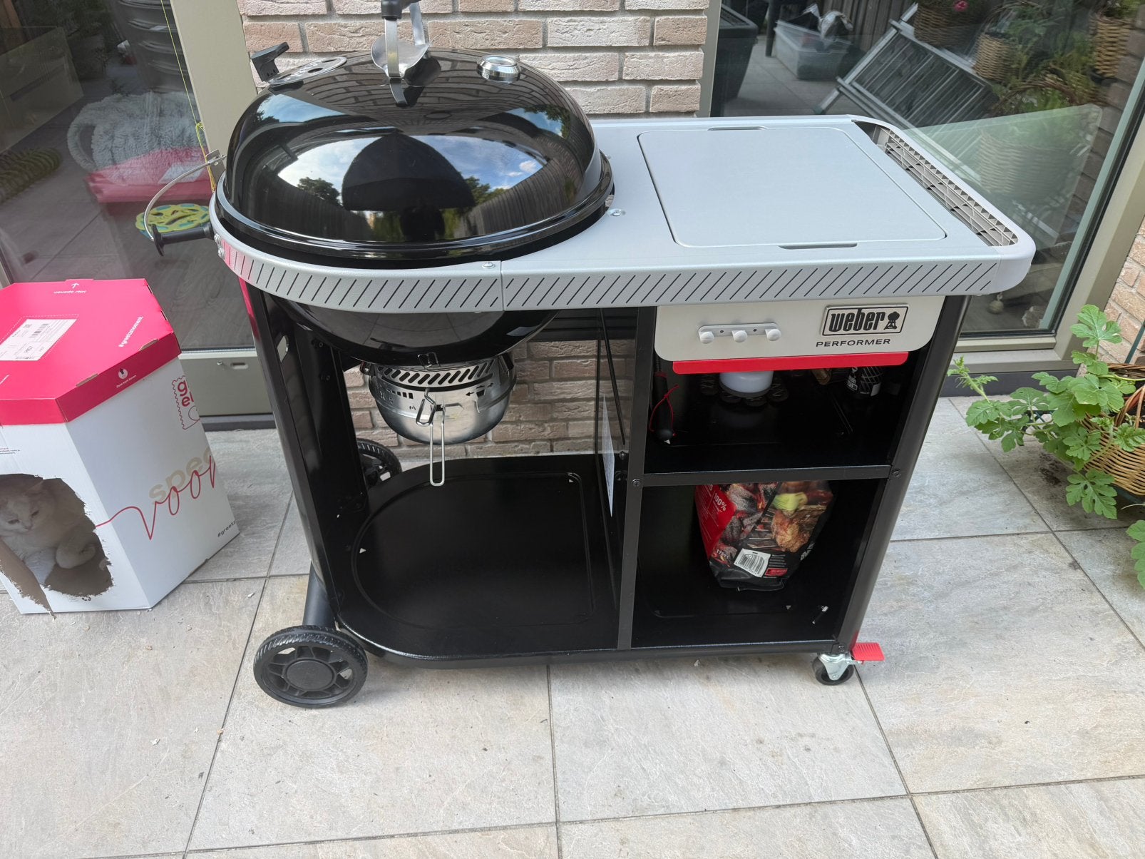 WEBER PERFORMER PREMIUM HOUTSKOOLBARBECUE Ø 57 CM (2026), Tuin en Terras, Buitenkeukens, Ophalen of Verzenden, Zo goed als nieuw