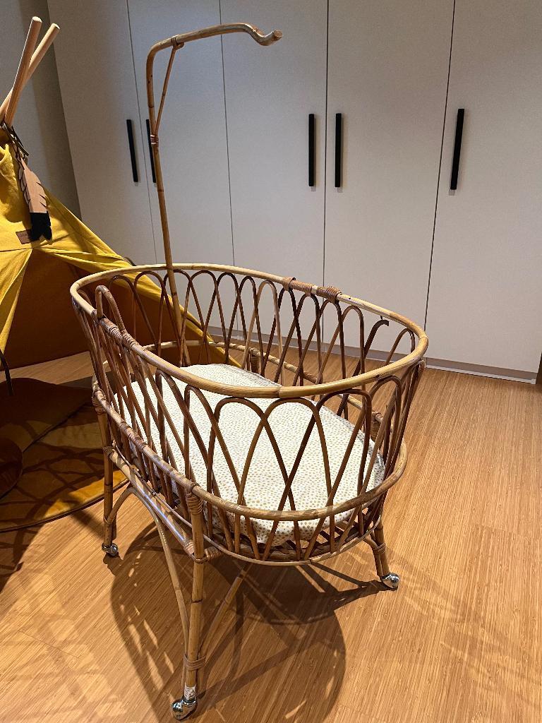 Rotan wiegje inclusief matras, Kinderen en Baby's, Babywiegjes en Ledikanten, Ophalen, Gebruikt, Wieg