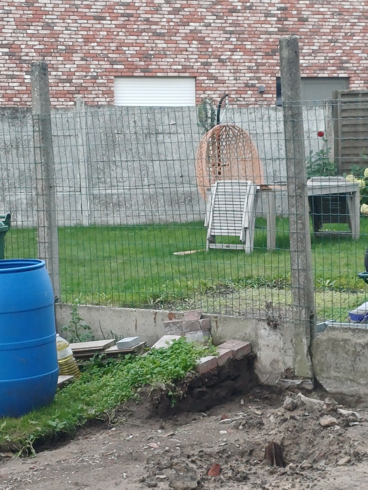 gratis betonpalen met betonplaten, Ophalen, Gebruikt, Beton