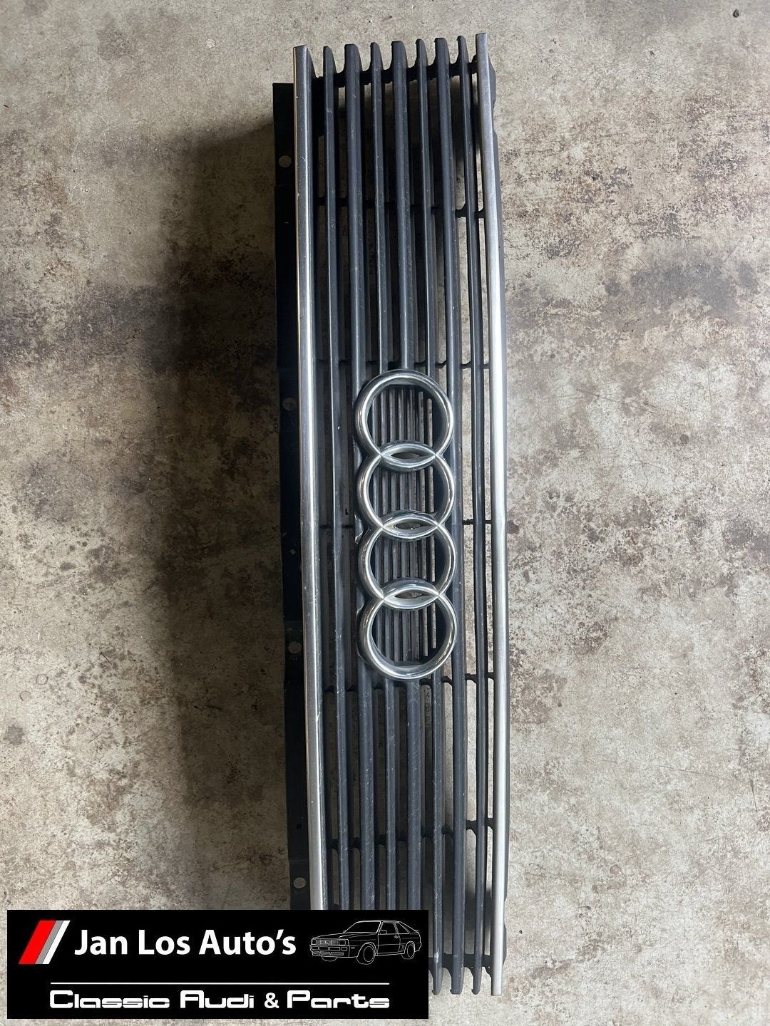Audi 100 typ44 C3 grille met chroomlijst, -, Origine de la pièce connue, Audi, Utilisé