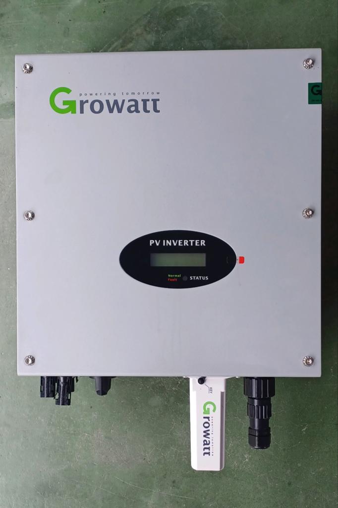 Omvormer Growatt voor zonnepanelen, Doe-het-zelf en Bouw, Zonnepanelen en Toebehoren, Ophalen, Gebruikt, Compleet systeem