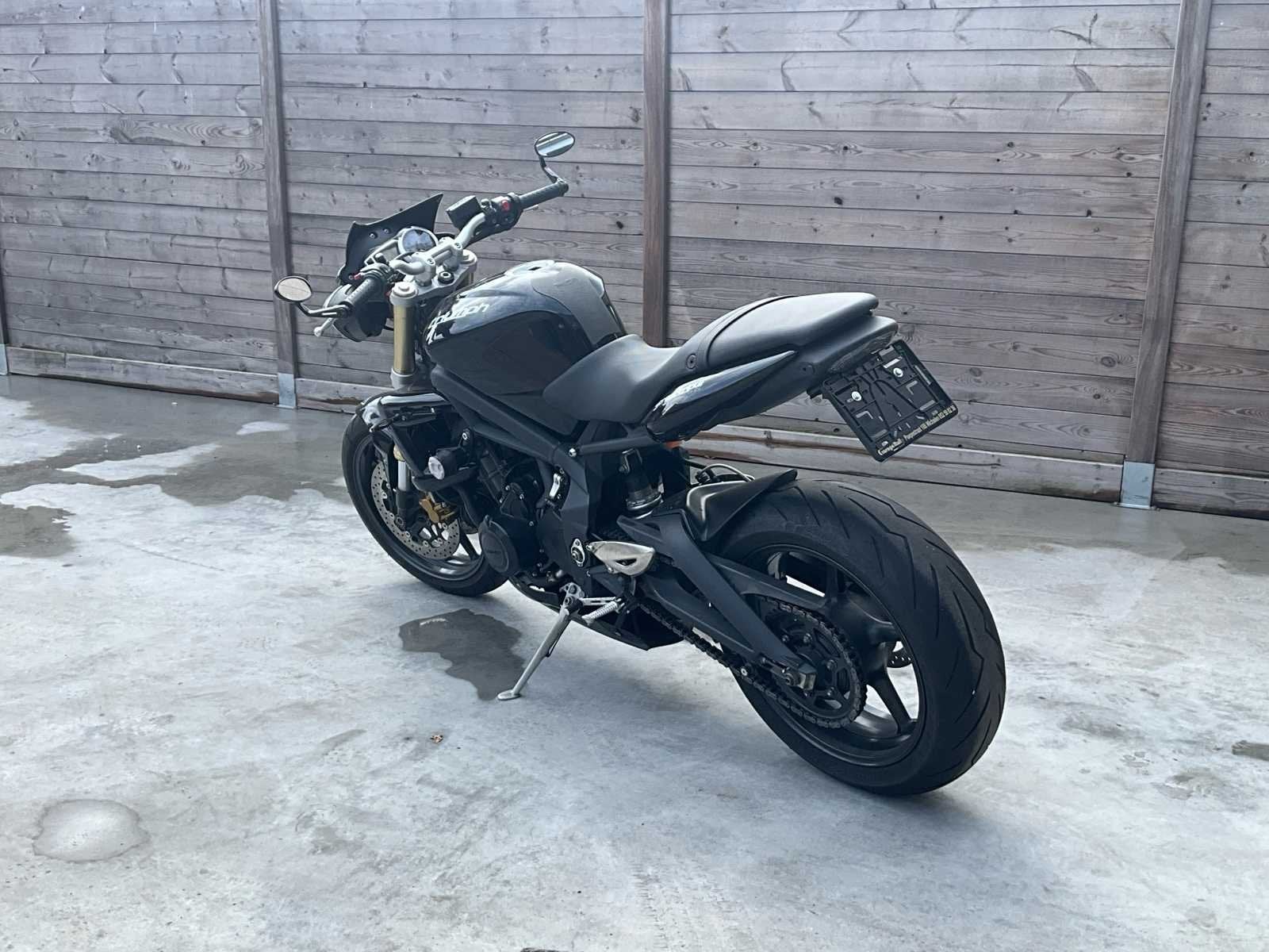 Triumph Street Triple Moto, Entreprise, Autre