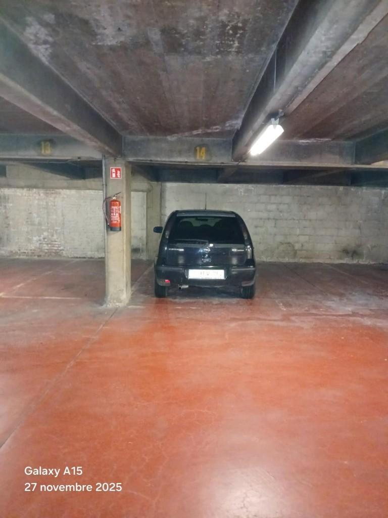 Emplacement dans garage fermé, Stevin, Immo, Garages en Parkeerplaatsen, Brussel