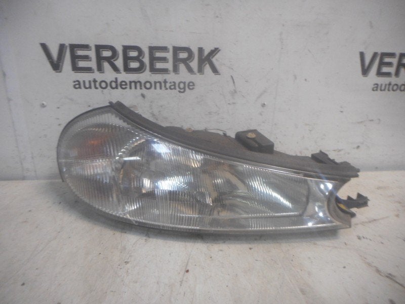 PHARE / OPTIQUE AVANT DROIT Ford Mondeo II (98bg13005ff), Robert Bosch AG, Robert-Bosch-Allee 1
74232  Abstatt, DE, Engineering@bosch.com