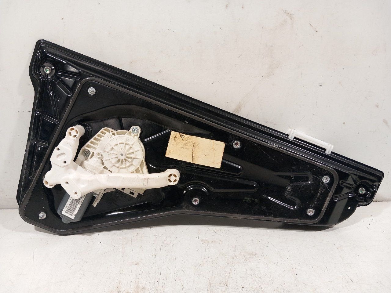 Raammechaniek elektrisch links achter Land Rover Discovery, Onderdelen@venauto.nl, Van der Ven Autorecycling B.V., Ettenseweg 76, 4706 PB Roosendaal, The Netherlands