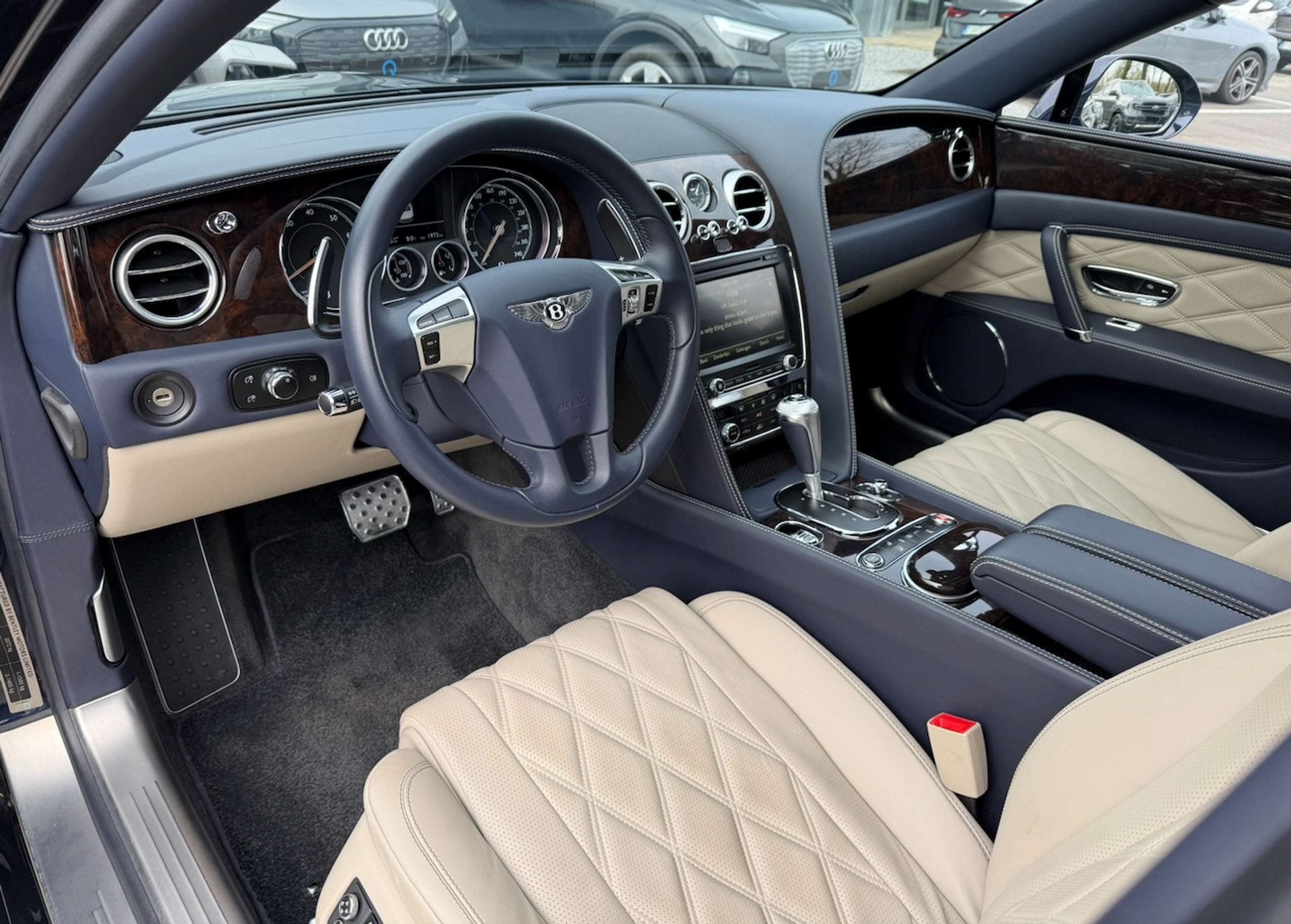 Bentley Flying Spur 4.0 V8 MULLINER FULL HISTORY, Autos, https://public.car-pass.be/vhr/aae9b2cb-3124-4658-98d0-48d7a5f88871, Achat