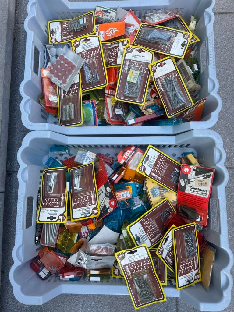 Lot vijzen , pluggen, haken 240 stuks, Zakelijke goederen, Stock en Retail | Partijen goederen, Ophalen