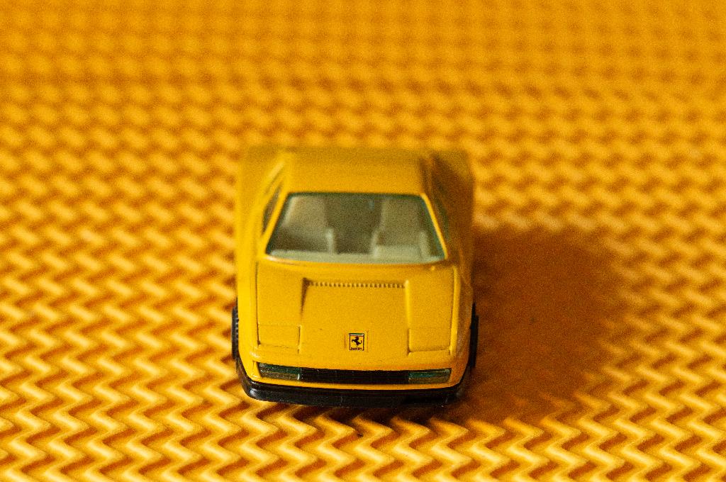 Modèle réduit Ferrari Testarossa jaune, Enlèvement ou Envoi, Utilisé