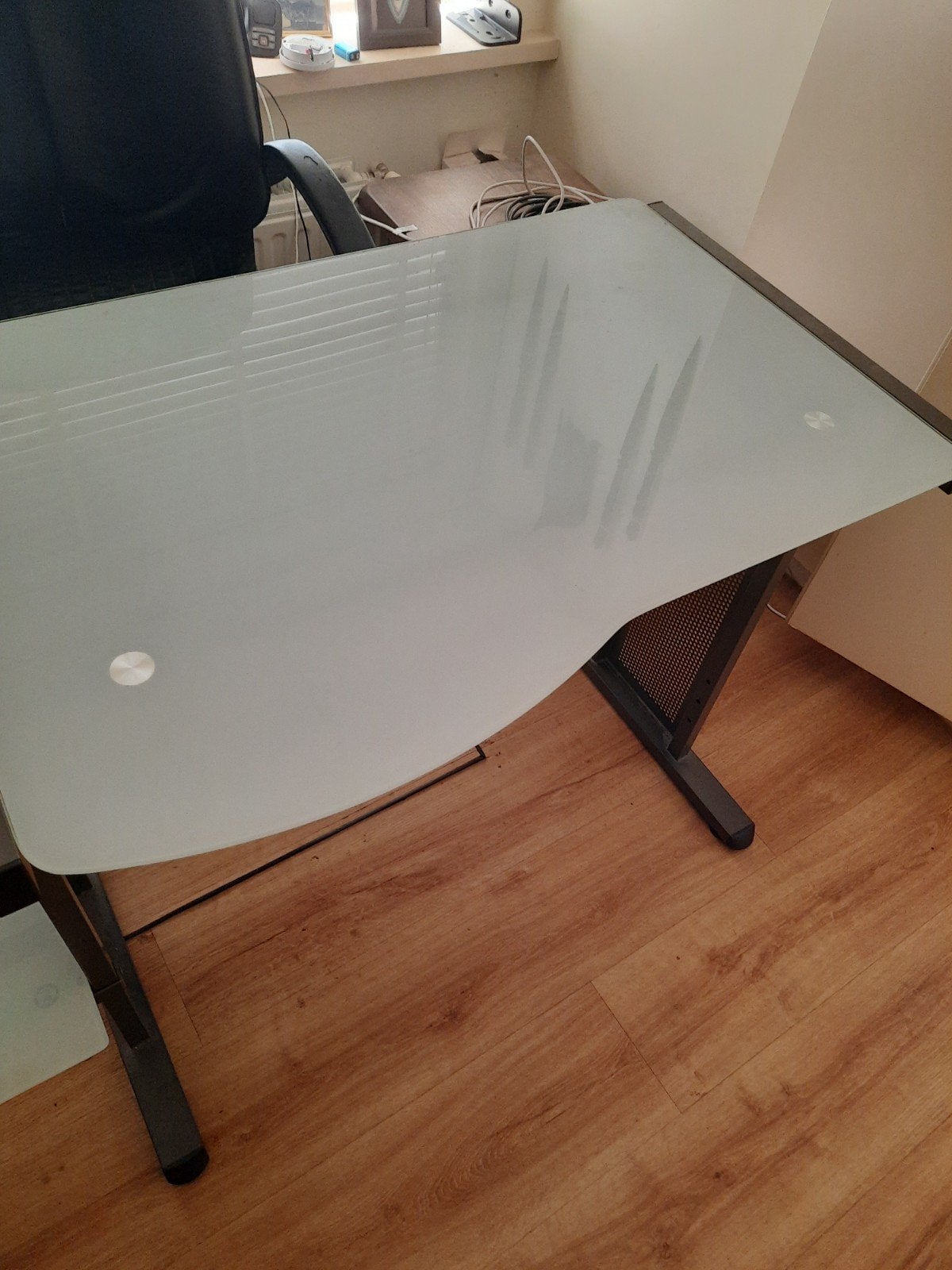 bureau materiaal metaal met glazen blad, Huis en Inrichting, Ophalen, Demontabel, Gebruikt, 120 cm