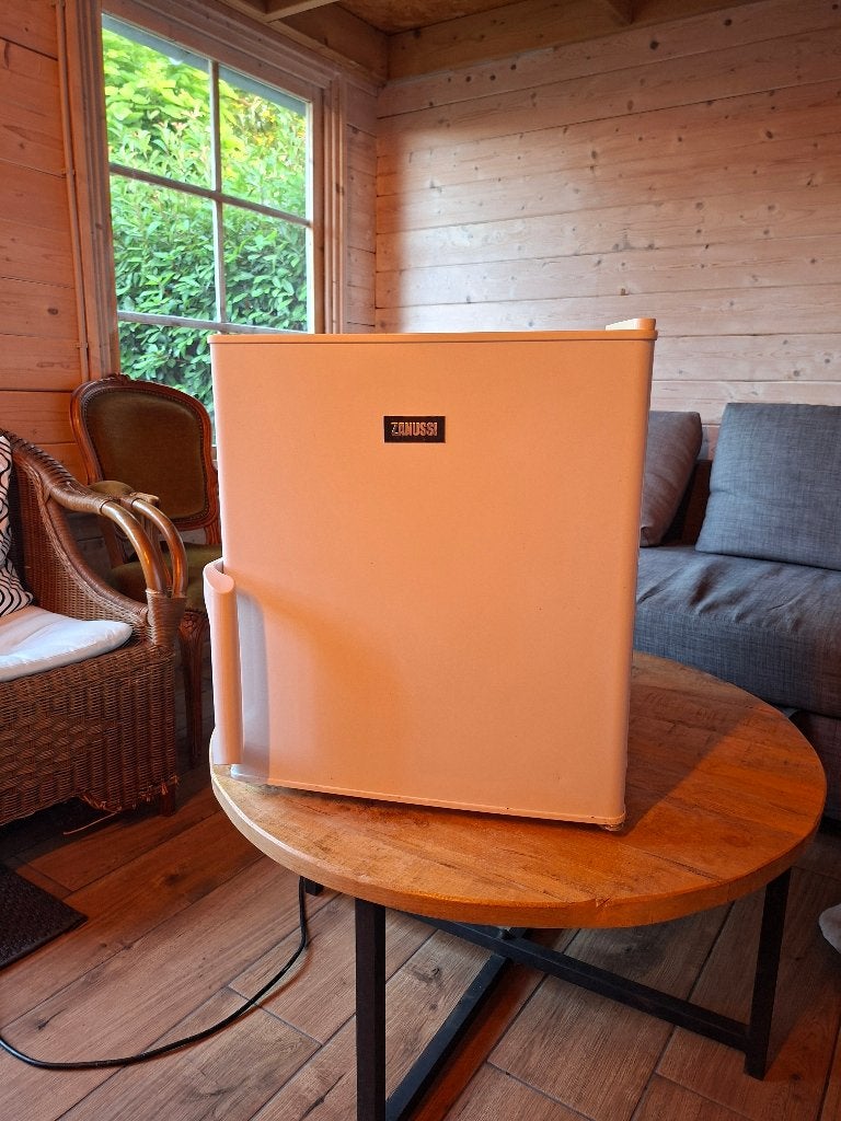 Zanussi frigo, Elektronische apparatuur, Koelkasten en IJskasten, Minder dan 75 liter, Ophalen, Zo goed als nieuw, Met vriesvak