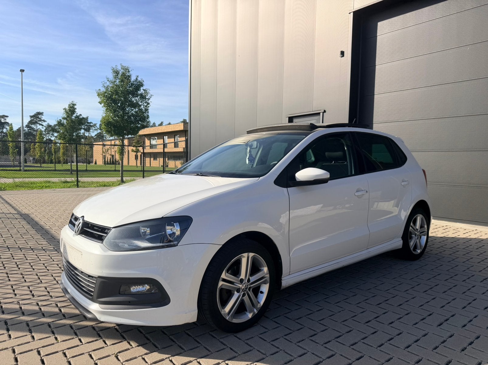 VW Polo 1.4 Benzine R - Line - Pano - Zetelverwarming, Stof, Zwart, Wit, Bedrijf