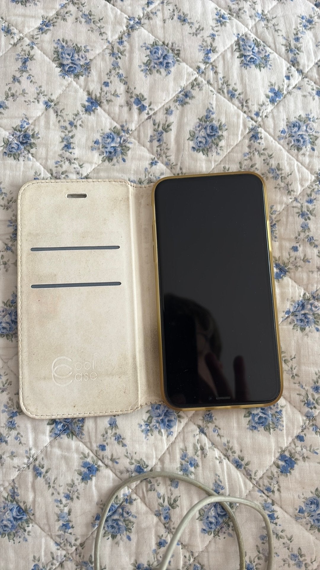 I-phone 11 met wit hoesje enopladerkabel, Telecommunicatie, Mobiele telefoons | Apple iPhone, Ophalen, Gebruikt, 6 %, Wit