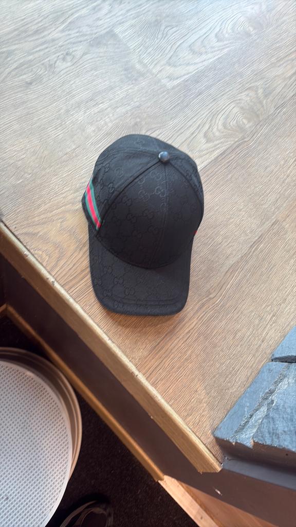 Gucci pet, Ophalen, Zo goed als nieuw, Pet