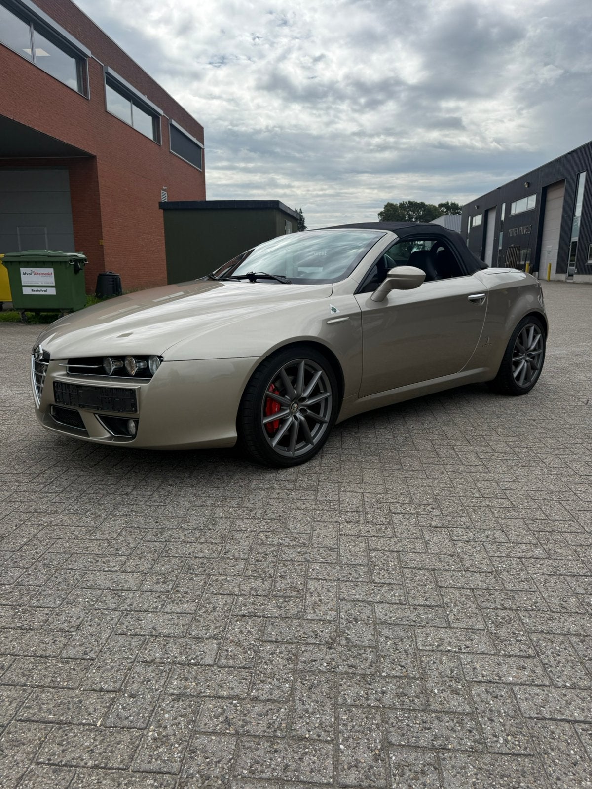 Alfa Romeo Spider 2.2 JTS Cabrio En parfait état !, Autos, Cuir, Achat, Entreprise, Boîte manuelle