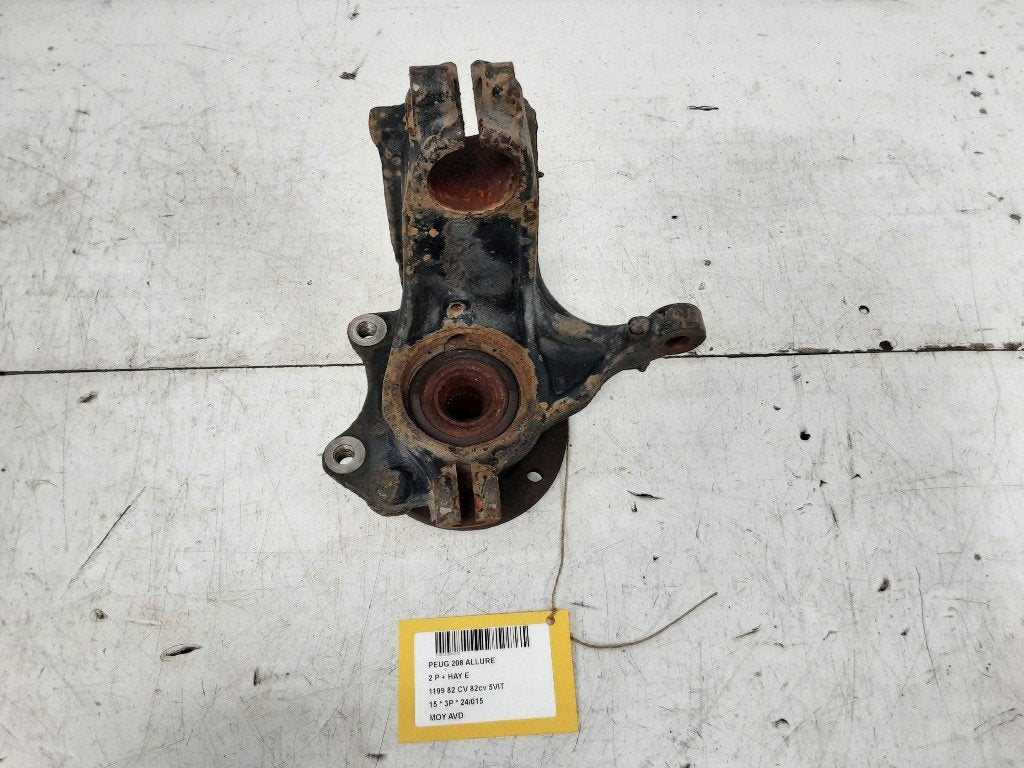 MOYEU DE ROUE AVANT DROIT Peugeot 208 I (CA / CC / CK / CL), Kontakt-peugeot@peugeot.com, Utilisé, Peugeot Deutschland GmbH, Bahnhofsplatz
65423  Rüsselsheim, DE