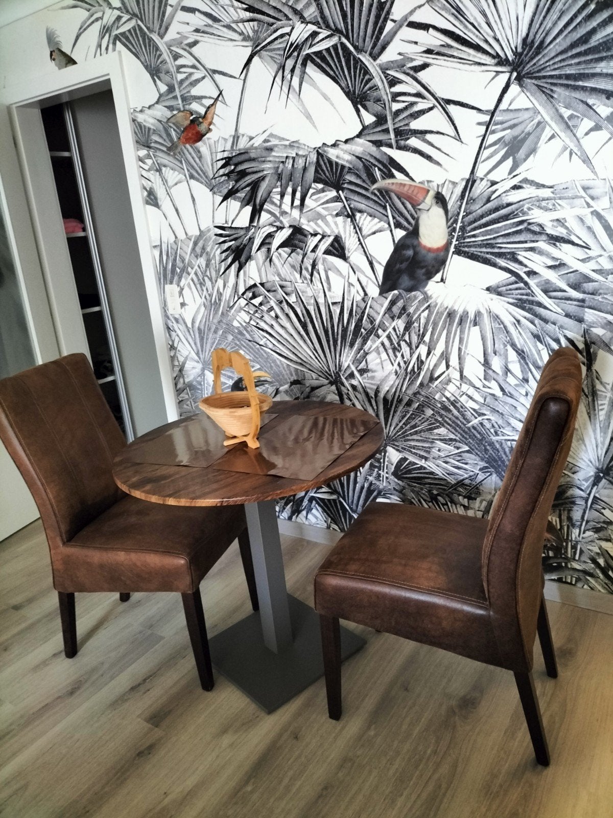 ronde tafel met 2 stoelen, Huis en Inrichting, Stoelen, Ophalen, Bruin