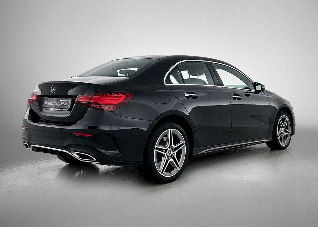 Mercedes-Benz A-Klasse 250 e Berline AMG Line | Verwarmde Ze, Auto's, Stof, Gebruikt, 16 kWh, Zwart