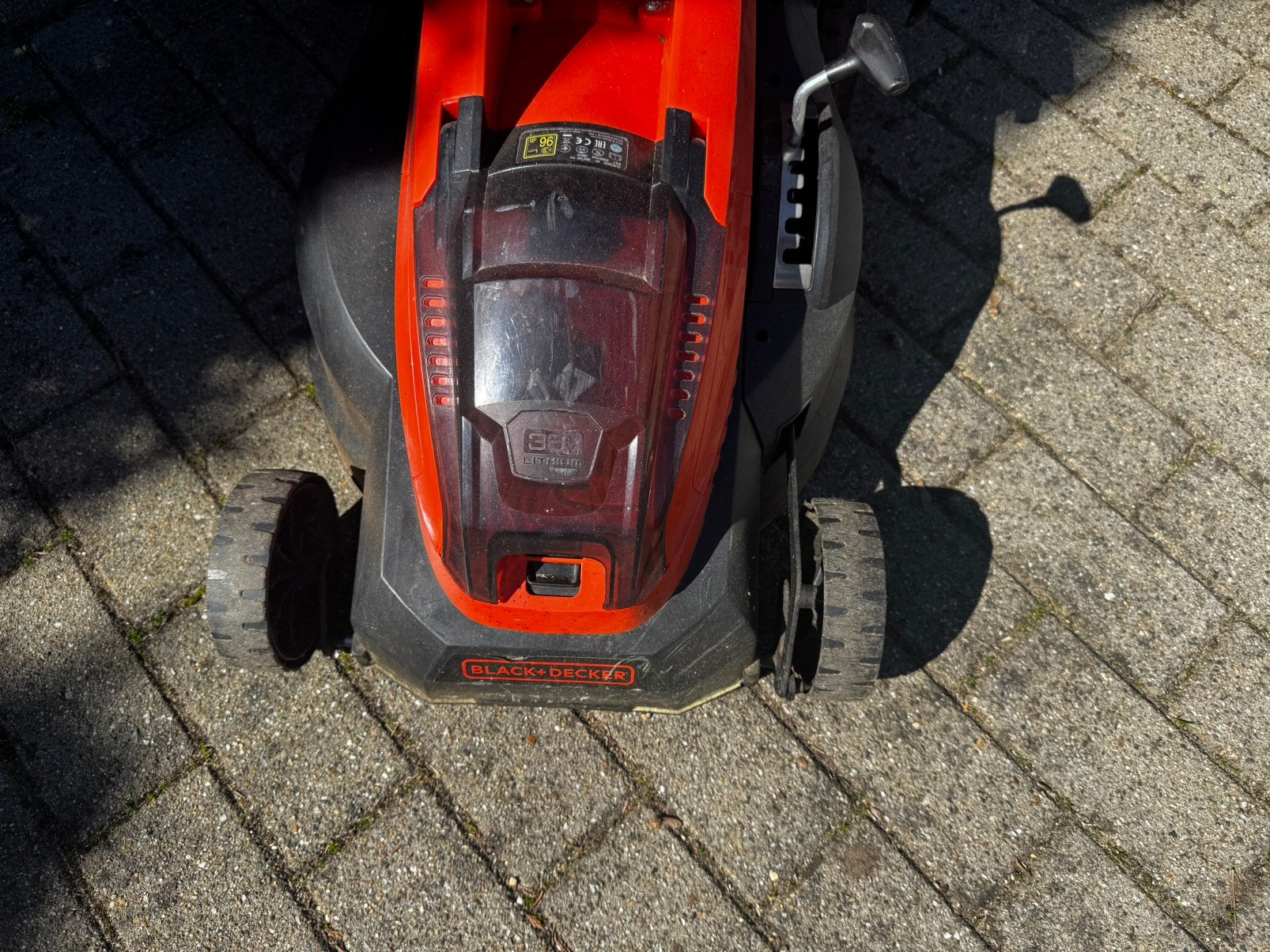 BLACK+DECKER CLM3825 38 cm sans fil 36 V, Jardin & Terrasse, Tondeuses à gazon, Comme neuf, Bac de ramassage, Enlèvement