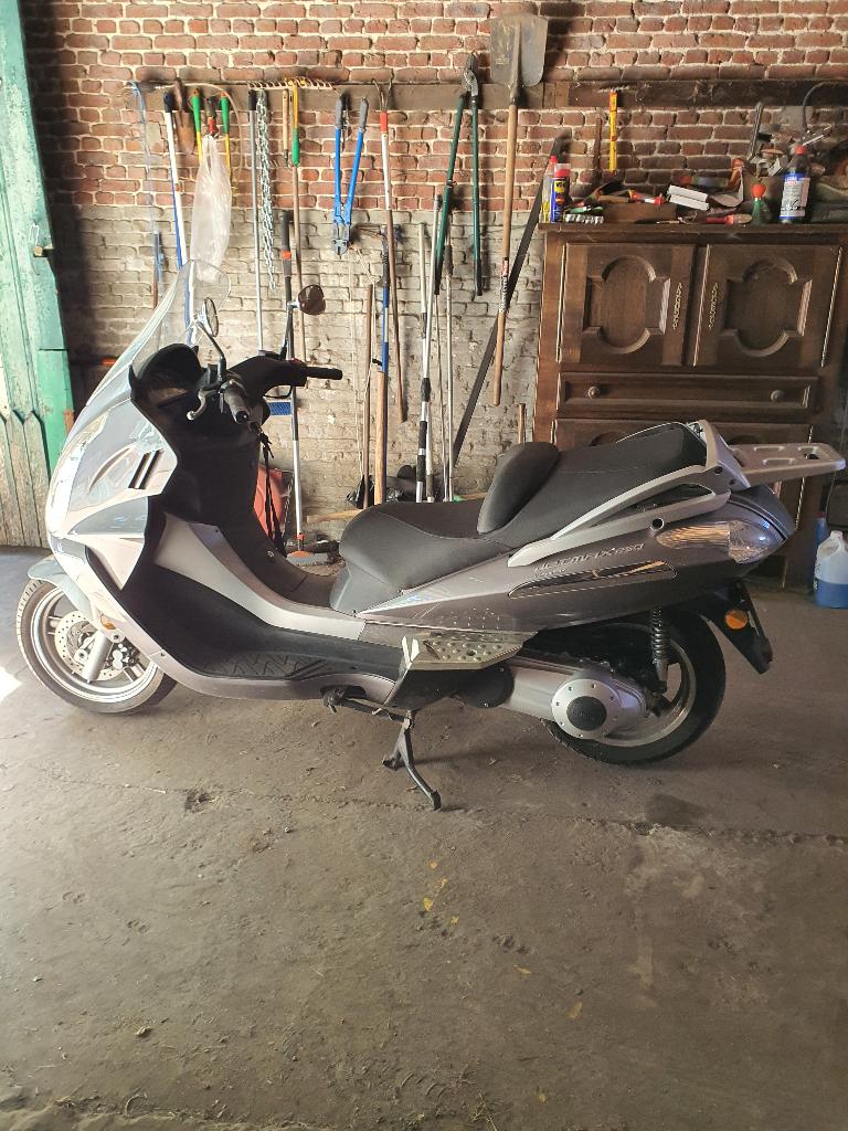 cf moto, Motoren, 250 cc, Cardan-aandrijving, Scooter, Gebruikt