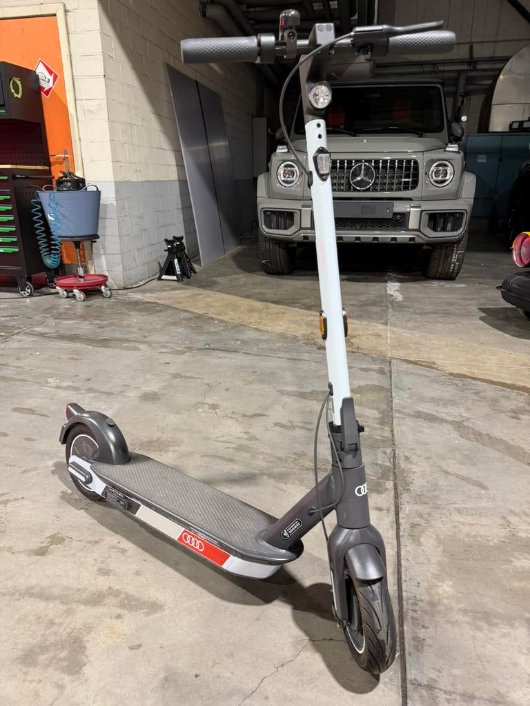 Step Segway Audi uitvoering, Fietsen en Brommers, Steps, Ophalen, Zo goed als nieuw, Elektrische step (E-scooter)