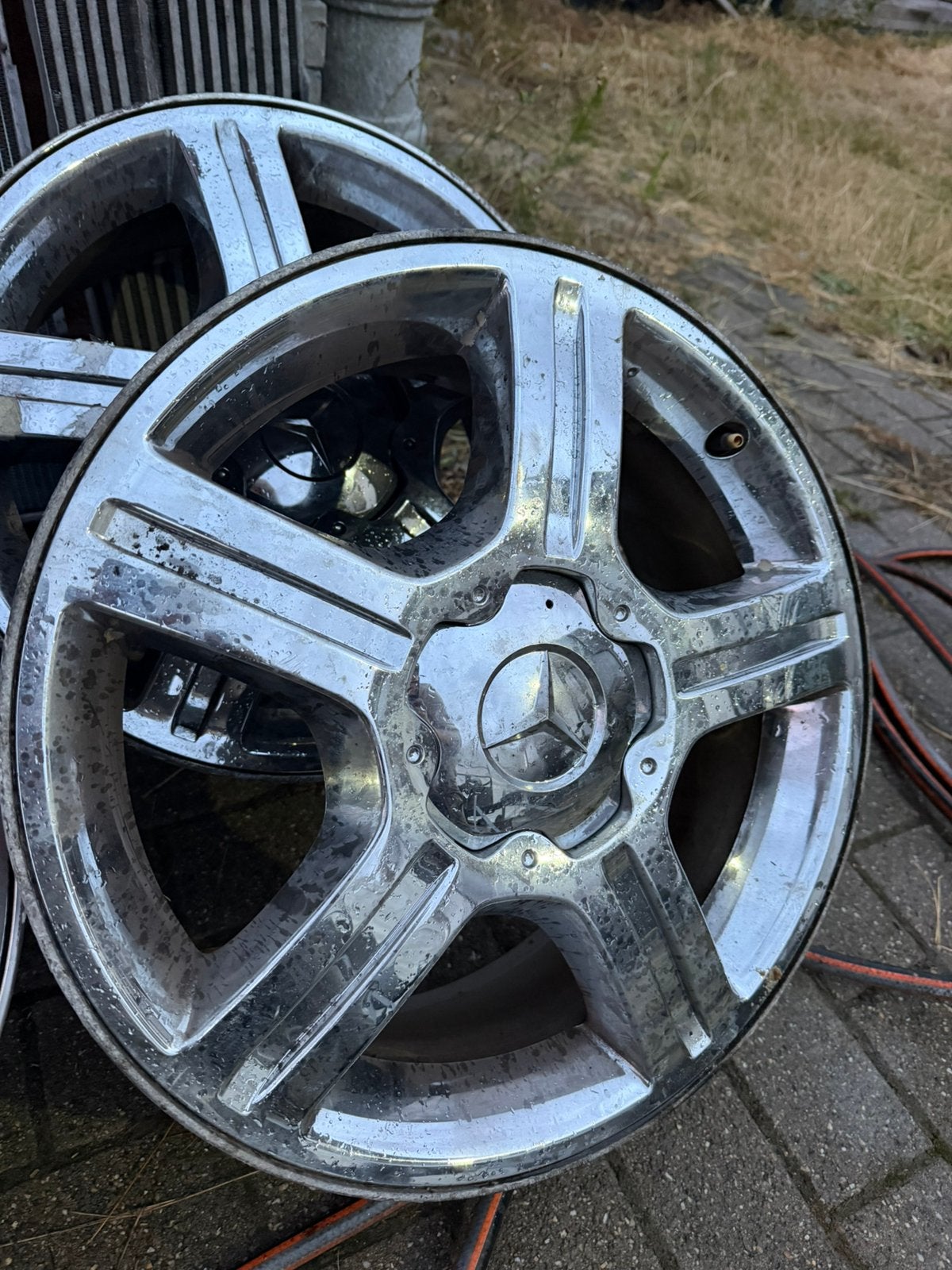 Velgen mercedes, Enlèvement, Jante(s)