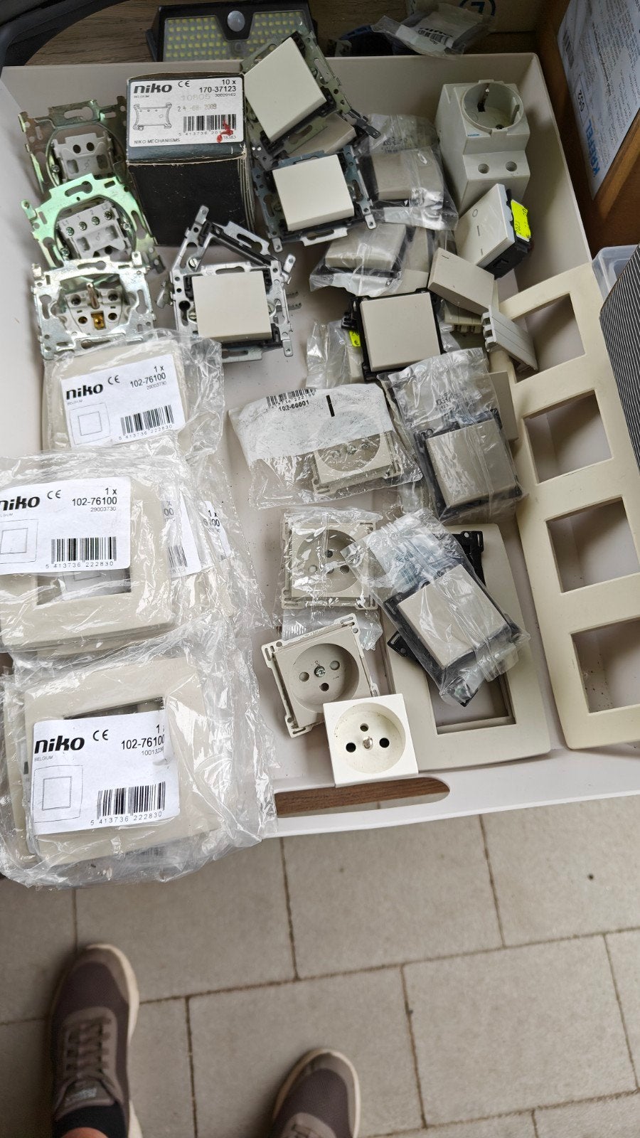 Niko afdekplaten,schakelaars, nieuw, Doe-het-zelf en Bouw, Ophalen