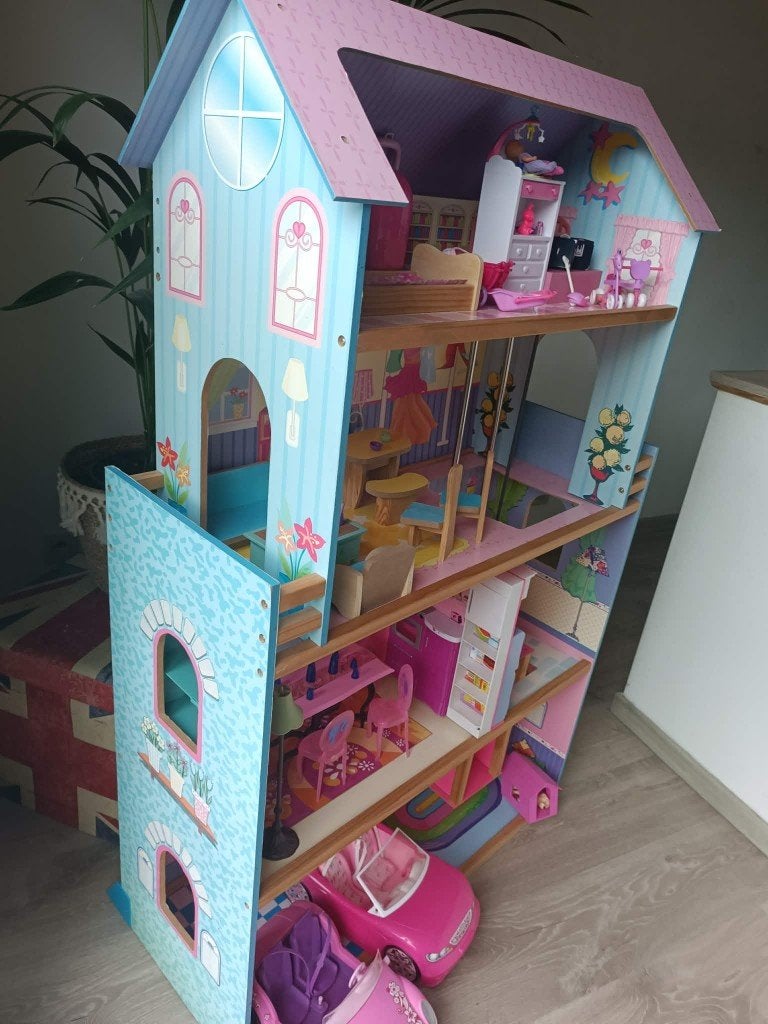 Grande Maison de Poupée en Bois Barbie avec Ascenseur + Acce, Enfants & Bébés, Jouets | Maisons de poupées, Enlèvement, Comme neuf