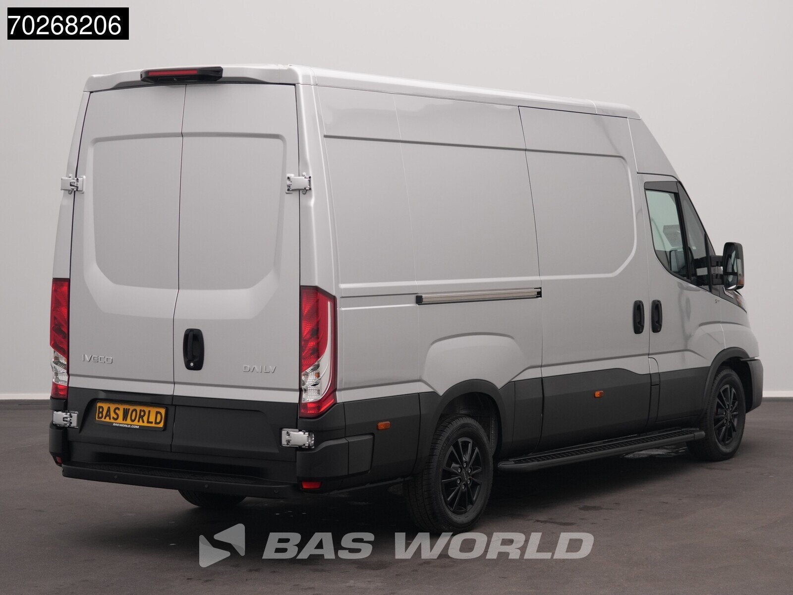 Iveco Daily 35S21 BPM VRIJ! 3.0L Automaat L2H2 Black Edition, Neuf, Argent ou Gris, Achat, Euro 6