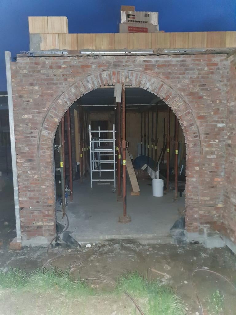Metsersboog voor rond raam.