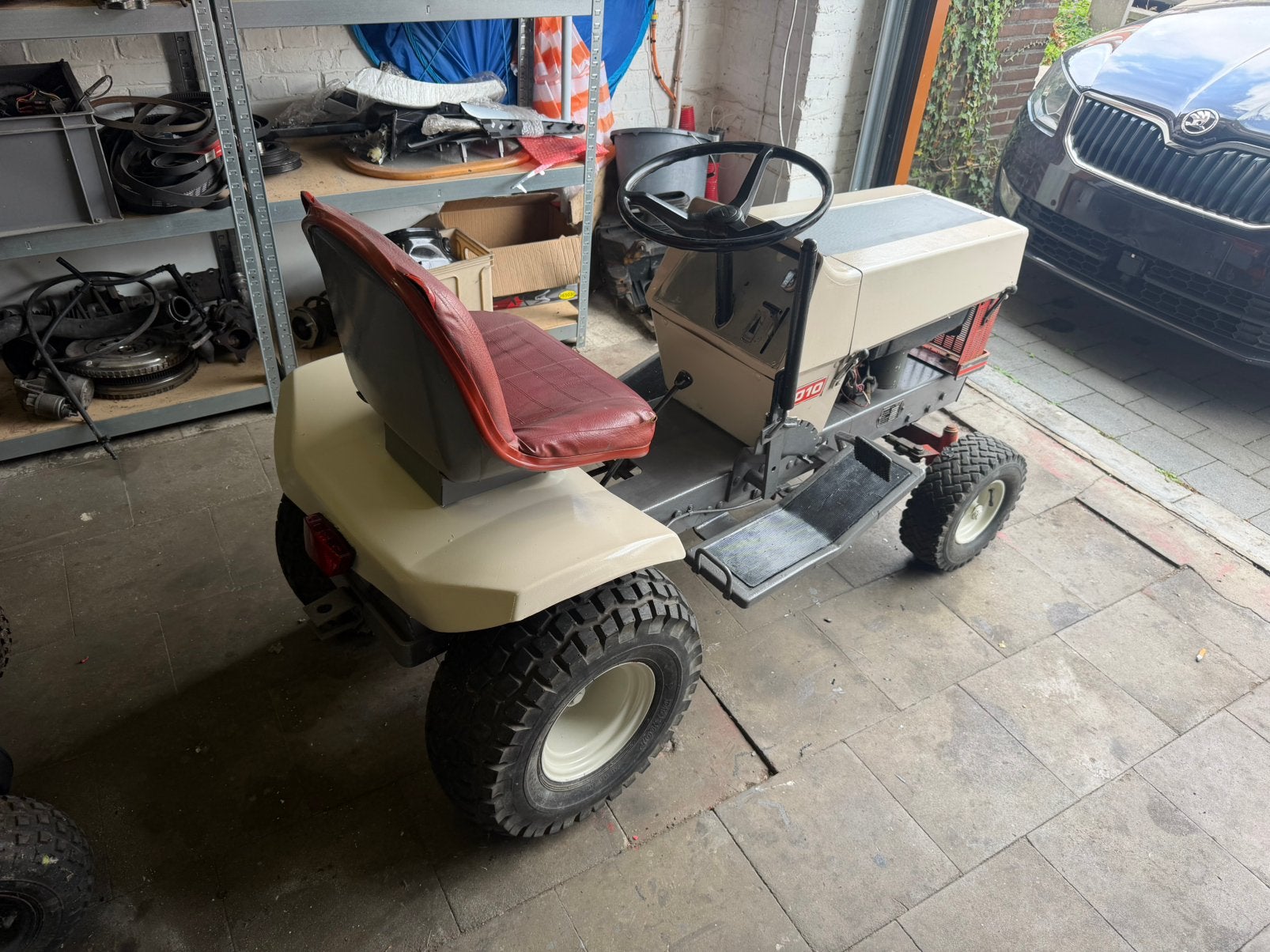 Soort mini tractor, Tuin en Terras, Zitmaaiers, Ophalen, Zo goed als nieuw, Versnellingen
