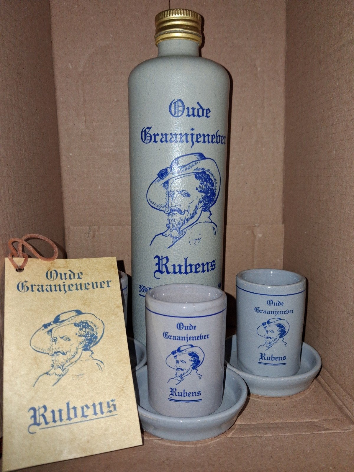 oude graanjenever Rubens in kist, Ophalen