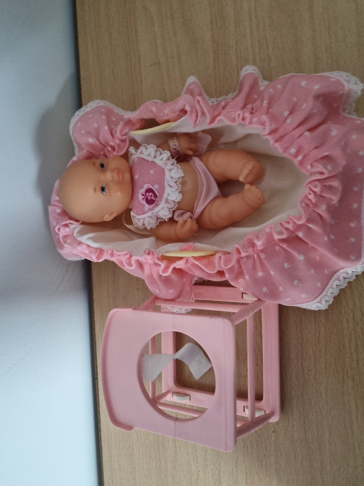 Bébé dans 1 couffin avec trotteur, Enfants & Bébés, Jouets | Autre, Enlèvement