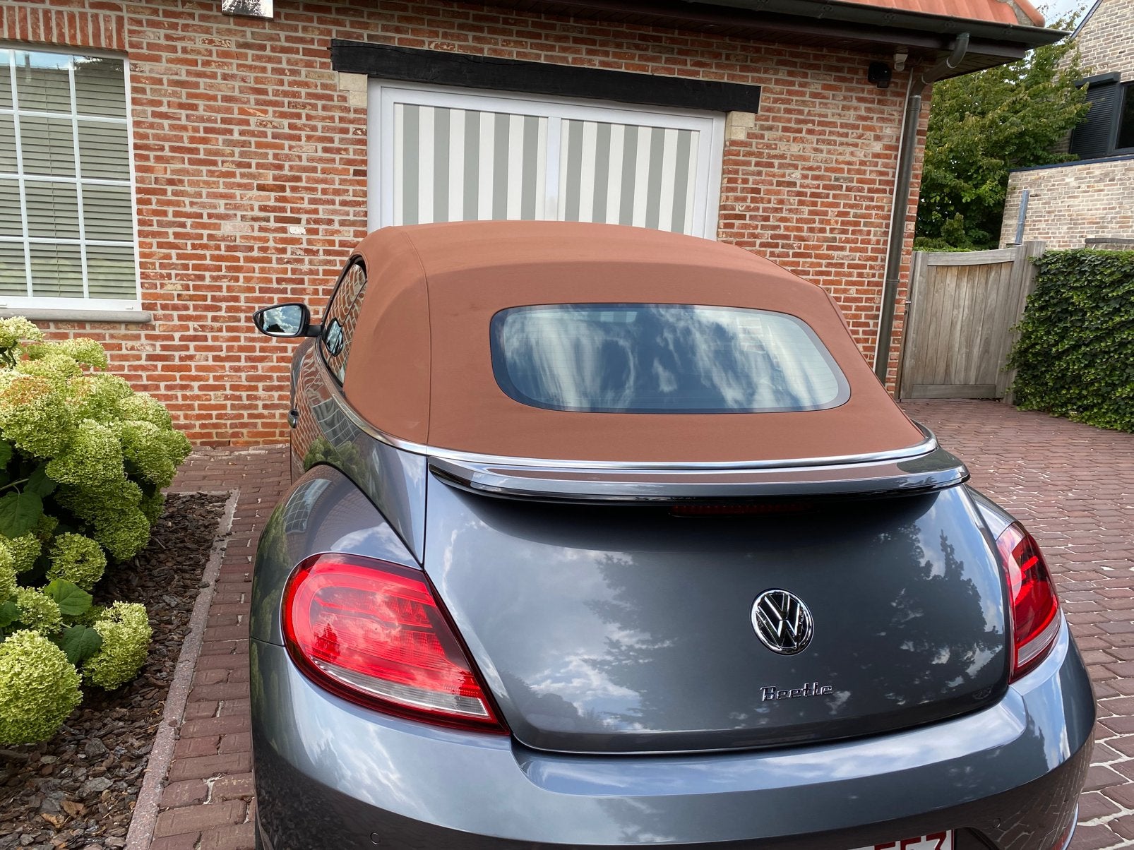 Vw beetle cabriolet 1.4 benzine, Auto's, Voorwielaandrijving, Cabriolet, Leder en Stof, Bruin