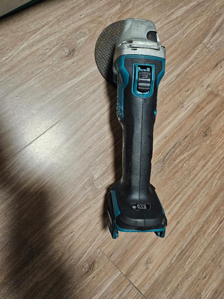 Meule à meuler Makita 18 V, Bricolage & Construction, Outillage | Meuleuses, Enlèvement, Comme neuf, 1000 watts ou plus, Meuleuse d'angle