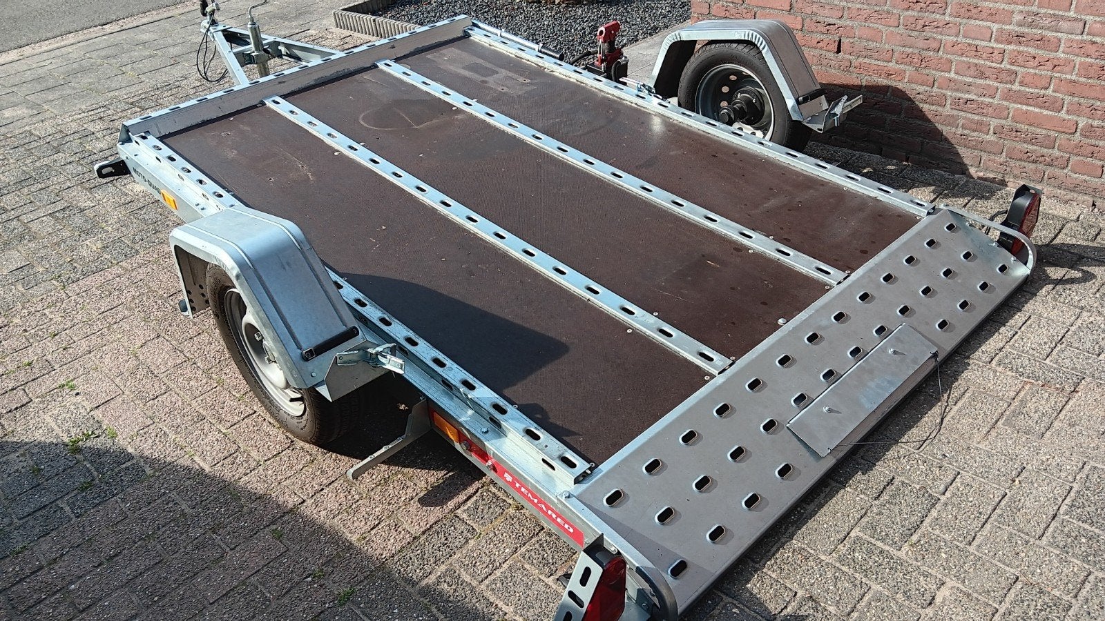 Temared hydraulisch afzinkbare motortrailer nieuwstaat COC, Ophalen
