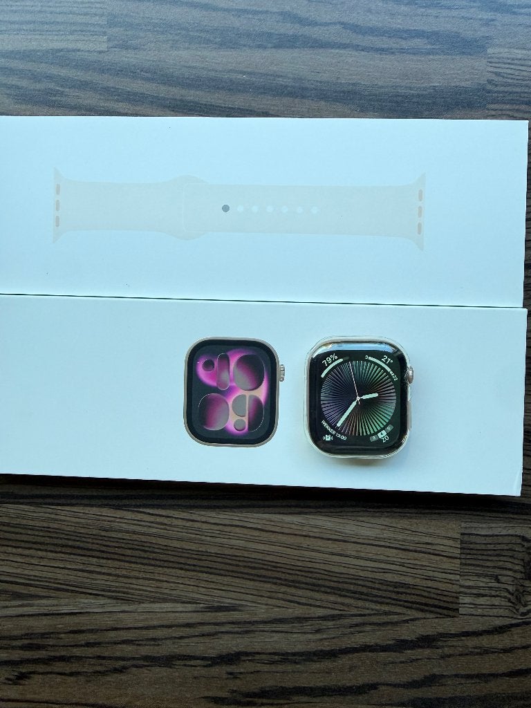 Apple Watch Series 11 GPS - 46mm Roségoud - ONGEOPEND BANDJE, Bijoux, Sacs & Beauté, Neuf, Étanche, Rose, Apple Watch