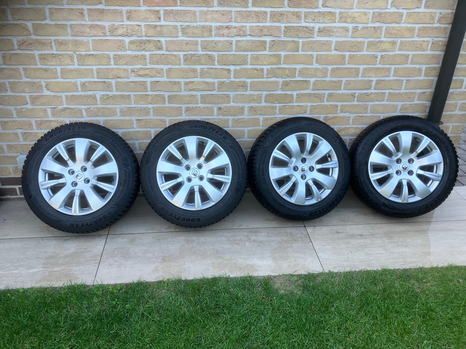Renault Captur velgen + Goodyear winterbanden 205/60 R16, Auto-onderdelen, Ophalen, Gebruikt, 16 inch, Band(en)