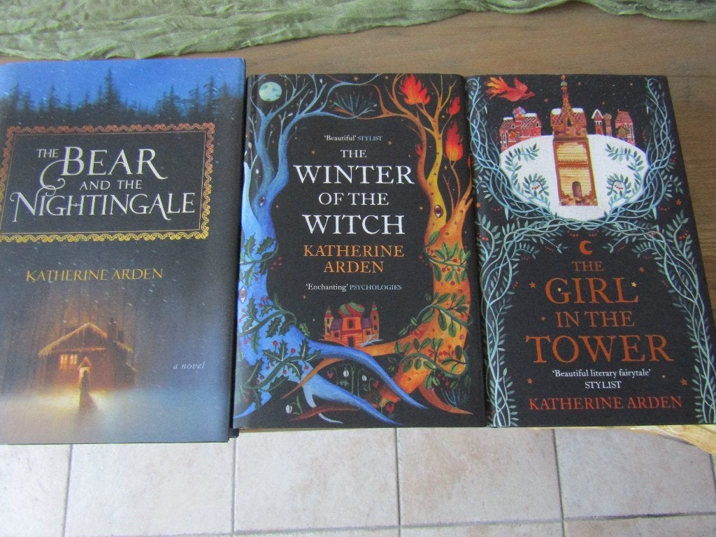 Trilogy, Ophalen, Zo goed als nieuw, Katherine Arden