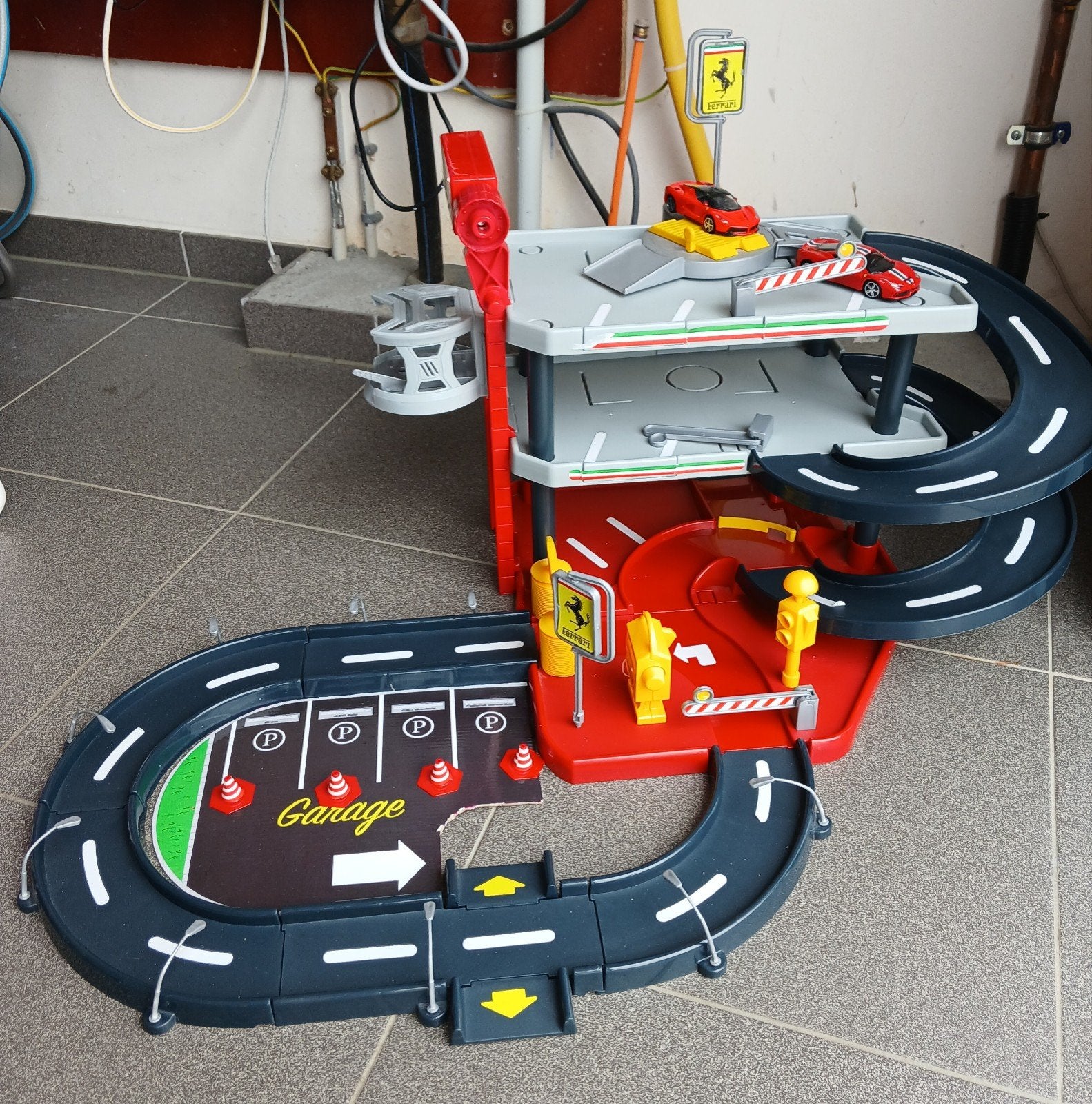 Autogarage Ferrari, Ophalen