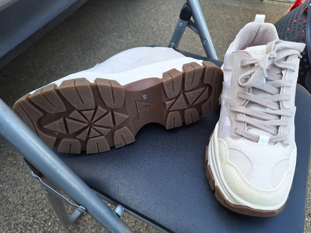 Basket guess pointure 40 neuf, Enlèvement, Neuf, Chaussures
