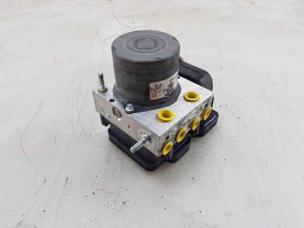 ABS POMP Opel Vivaro (01-2019/03-2024), Gebruikt, Opel