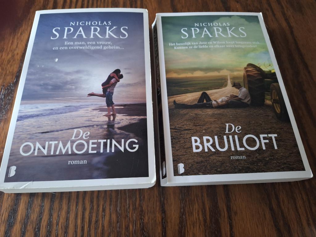 Nicholas SPARKS : "DE ONTMOETING" en "De BRUILOFT", Ophalen of Verzenden, Zo goed als nieuw, Nicholas Sparks
