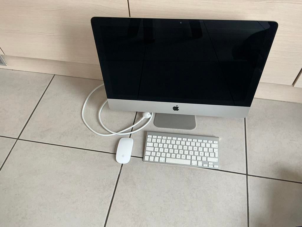 Imac met apple toetsenbord, Ophalen, Zo goed als nieuw, IMac